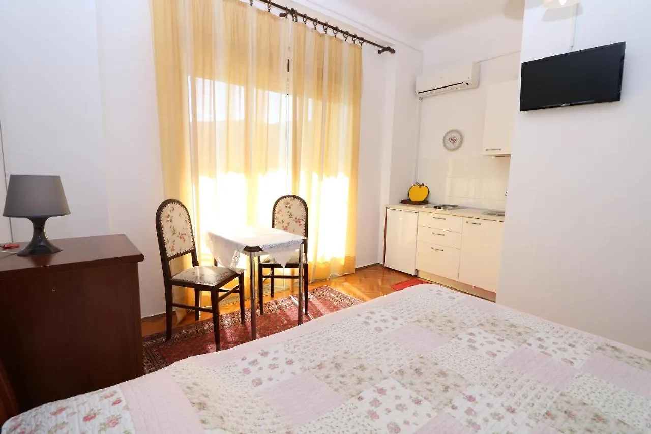 Studio Apartments Cavrak With Terrace Baška Kroatien