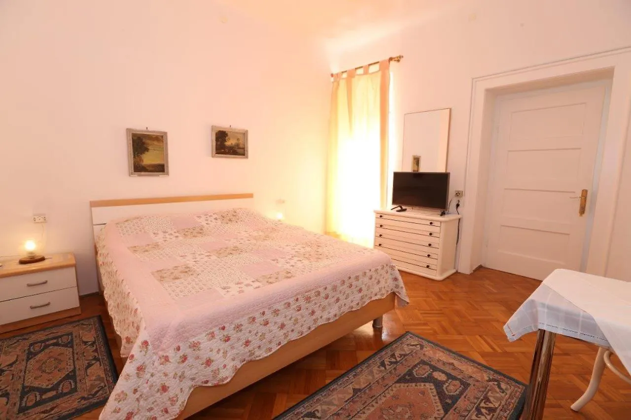 Studio Apartments Cavrak With Terrace Baška Gasthof