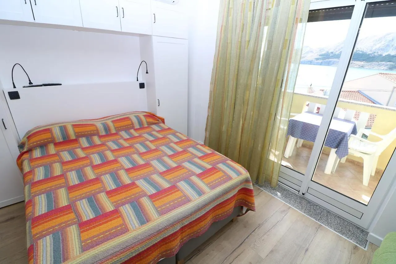 Studio Apartments Cavrak With Terrace Baška