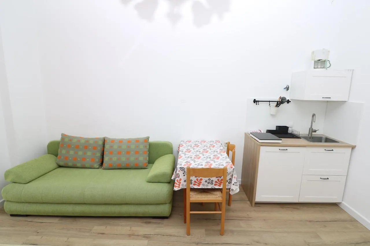 Studio Apartments Cavrak With Terrace Baška Kroatien