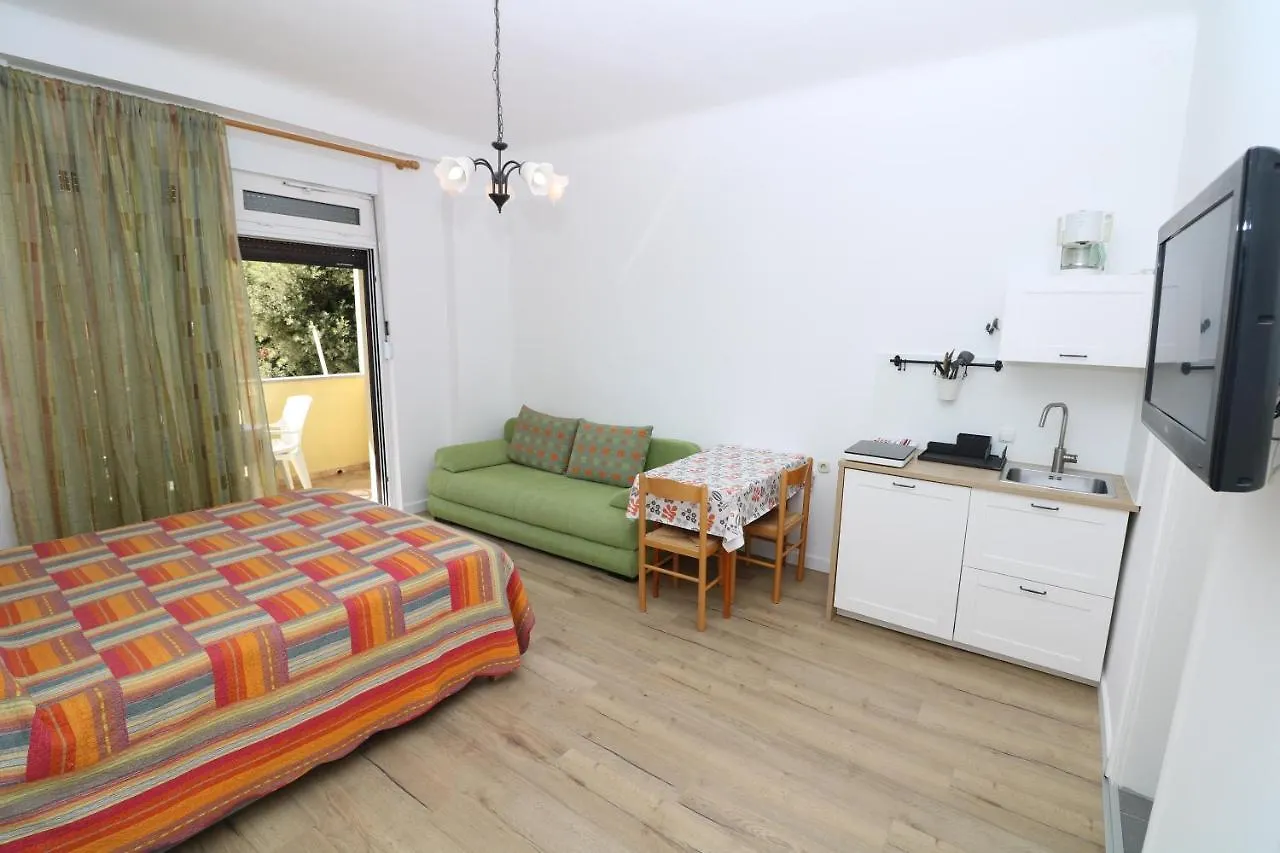 Studio Apartments Cavrak With Terrace Baška 0*,