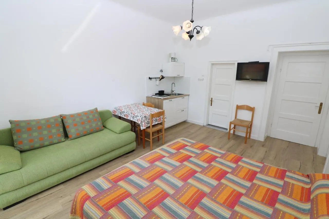 Gasthof Studio Apartments Cavrak With Terrace Baška Kroatien