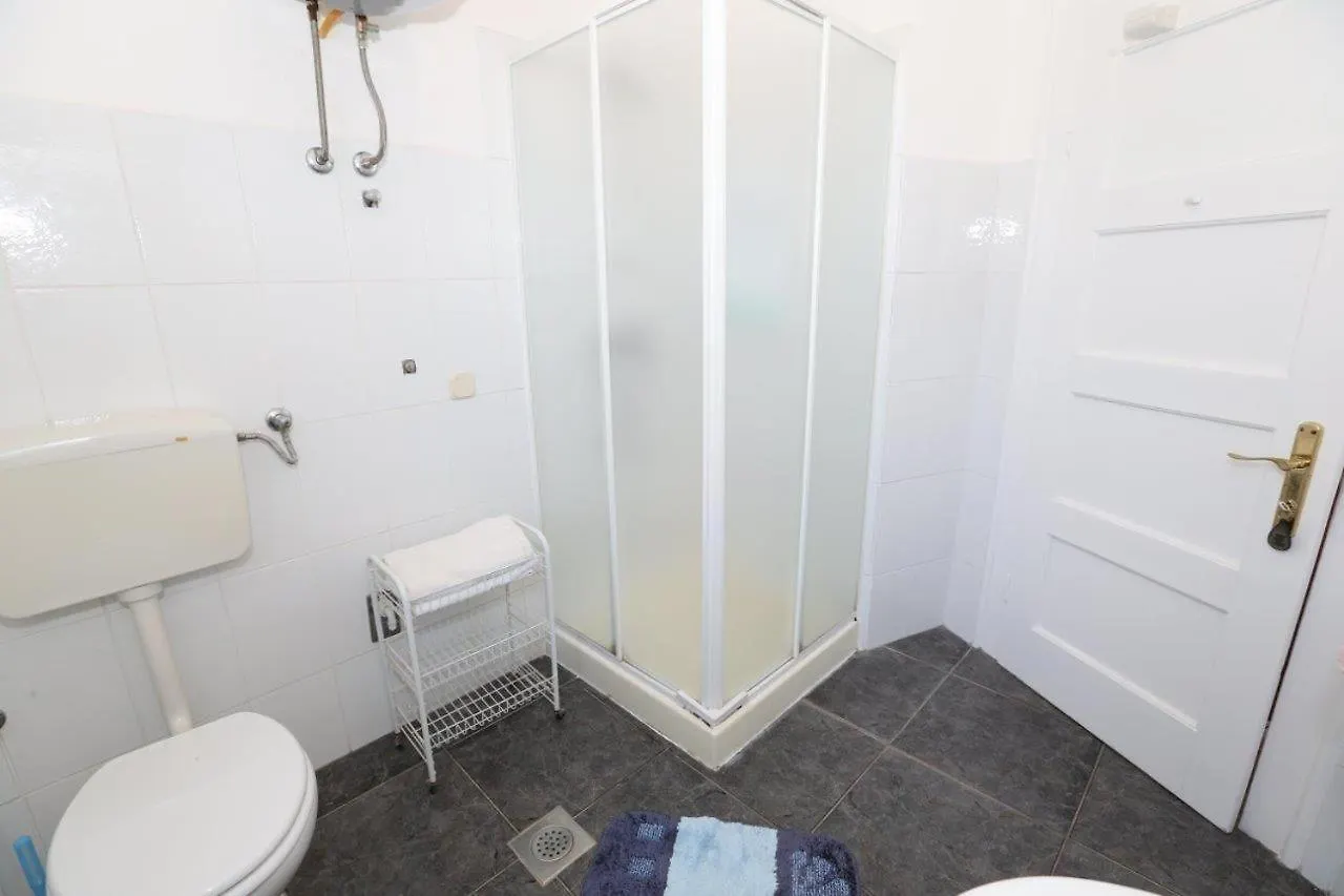 Studio Apartments Cavrak With Terrace Baška Gasthof