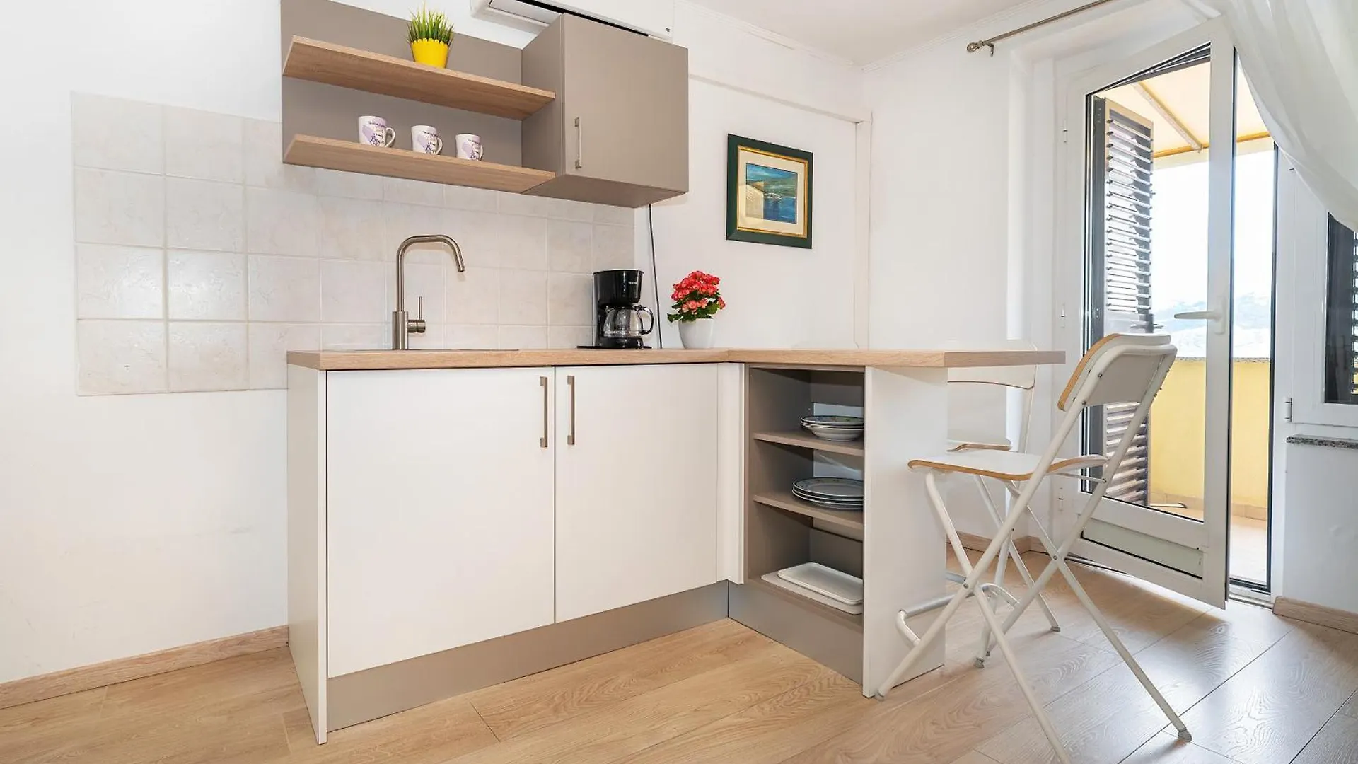Studio Apartments Cavrak With Terrace Baška