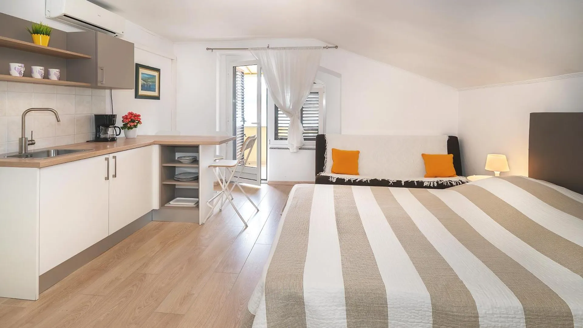 Gasthof Studio Apartments Cavrak With Terrace Baška