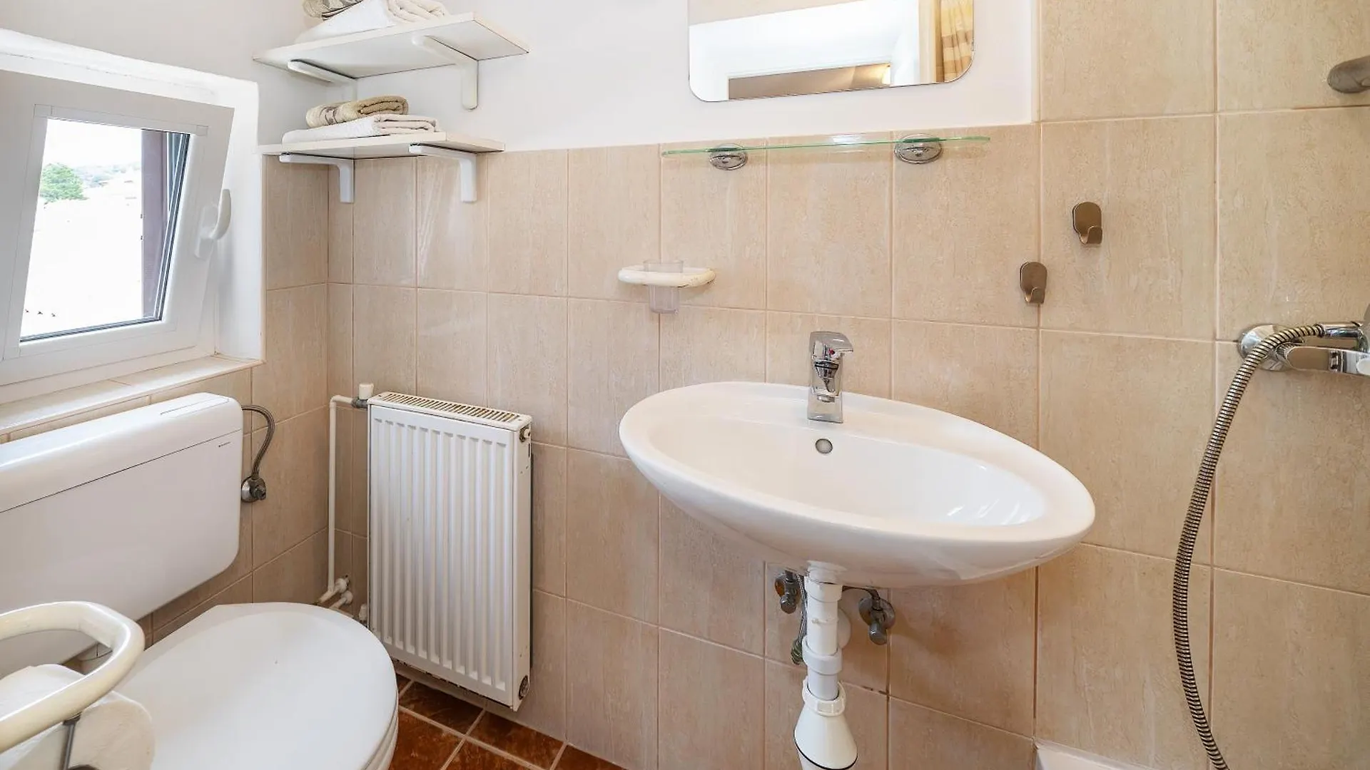 Gasthof Studio Apartments Cavrak With Terrace Baška Kroatien