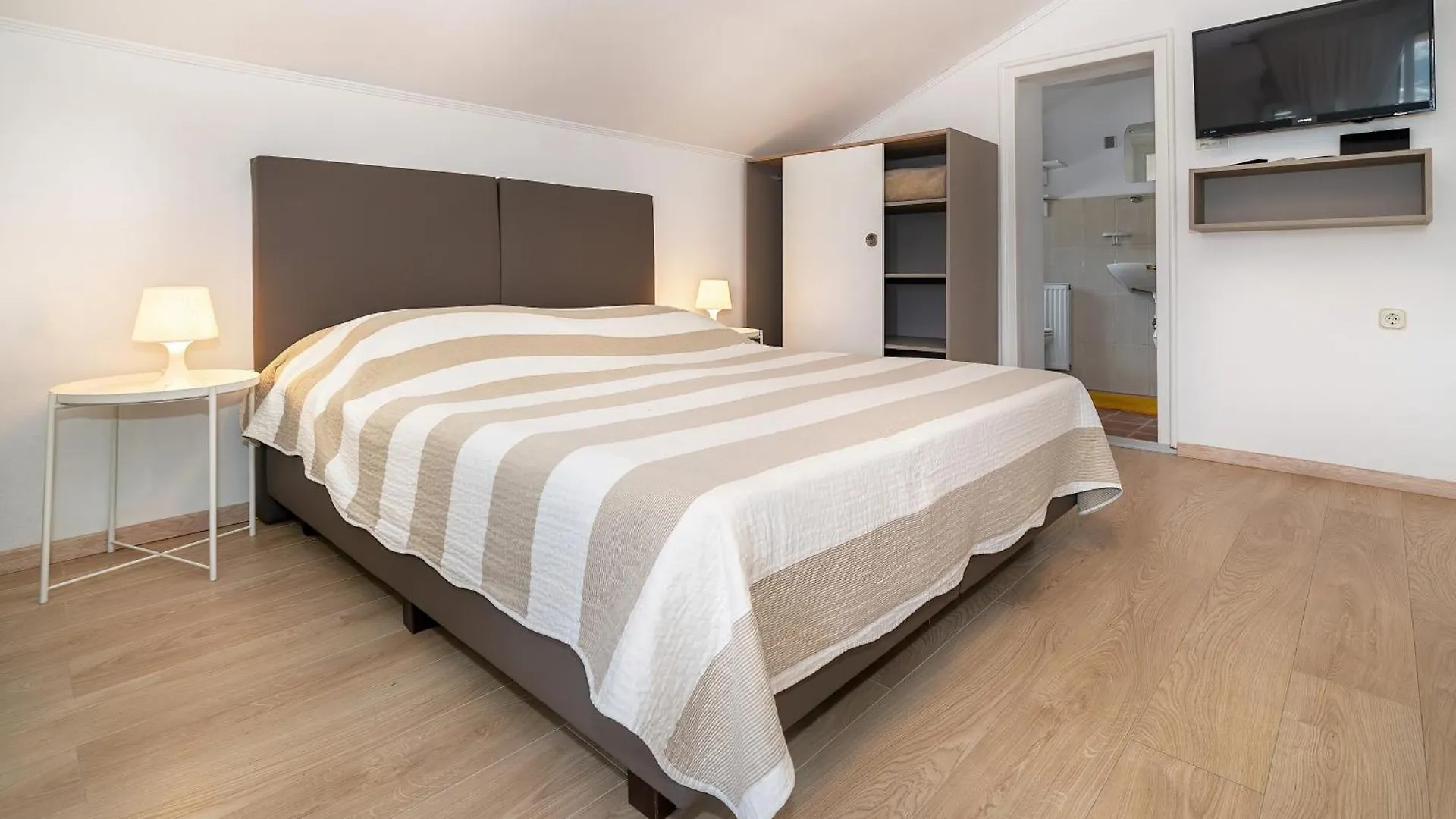 Gasthof Studio Apartments Cavrak With Terrace Baška