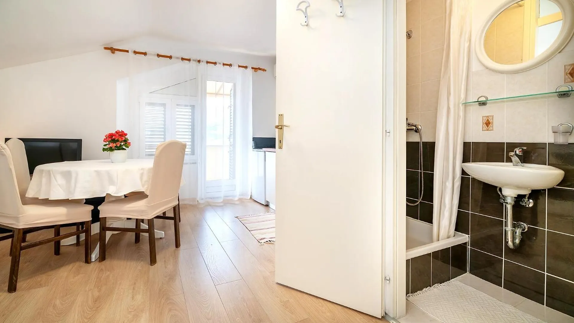 Studio Apartments Cavrak With Terrace Baška