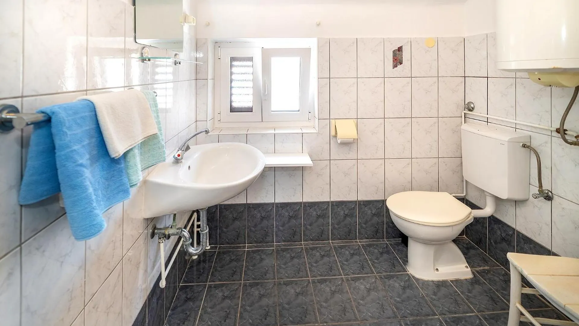 Studio Apartments Cavrak With Terrace Baška
