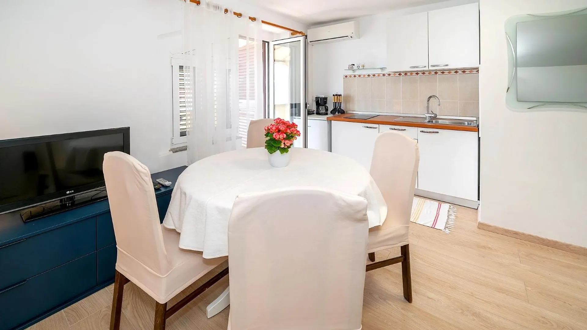 Studio Apartments Cavrak With Terrace Baška 0*,